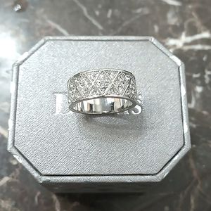Gorgeous sparkling ring, size 8